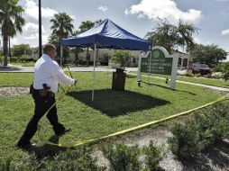 El jefe del Departamento de Policía d ePunta Gorda acordona la escena del crimen. AP / C. O'Meara