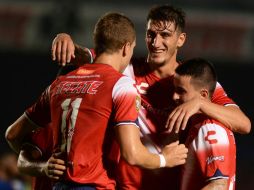 Los jugadores del Veracruz felicitan a Julio César Furch tras uno de sus goles. MEXSPORT / L. Monroy