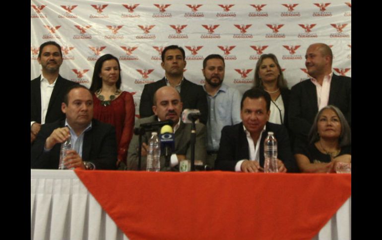 Rueda de prensa realizada ayer por diputados y alcaldes de MC sobre el caso Godoy. EL INFORMADOR / E. Barrera