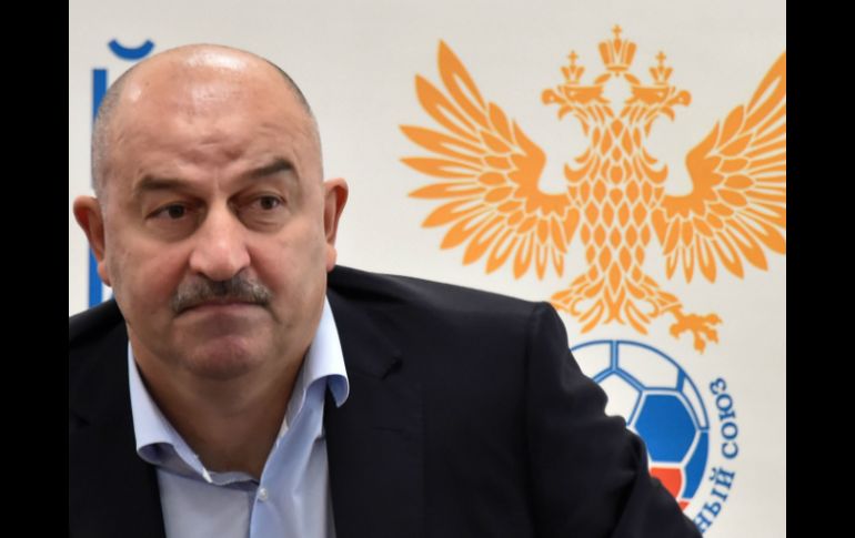 El objetivo del nuevo seleccionador ruso es levantar la moral del equipo tras el fiasco de la Eurocopa. AFP / A. Nemenov