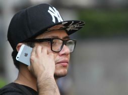 Con la entrada en vigor de las nuevas tarifas, los usuarios pagarán menos por las llamadas que hacen de líneas fijas a celular. NTX / ARCHIVO