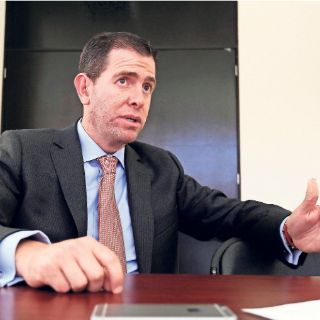 Hay cosas mucho más importantes que mi acompañante: Castillo