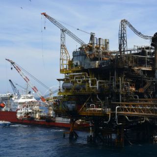 Demanda global de crudo bajará en 2017:AIE