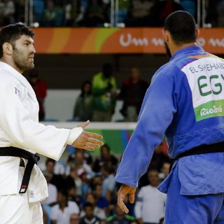 Judoca egipcio rechaza la mano de rival israelí
