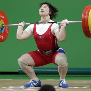 Corea del Norte gana oro en halterofilia de 75 kg
