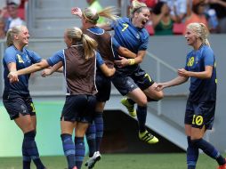 Las suecas celebrando el gol que las ponía enfrente en el marcador. AP / E.Peres