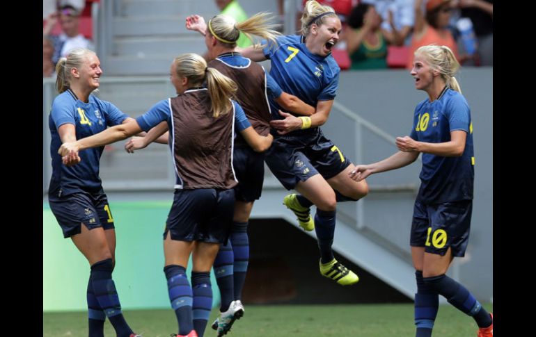 Las suecas celebrando el gol que las ponía enfrente en el marcador. AP / E.Peres