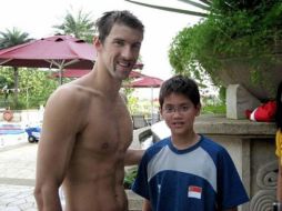 Michael Phelps y Joseph Schooling se conocieron antes de los Juegos Olímpicos de Beijing 2008. ESPECIAL /
