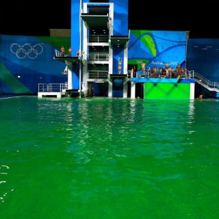 Vaciarán piscina con agua verde en Río