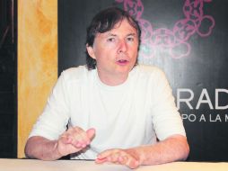 Novedad. Montes presenta 'Barrio de Catedral', un libro que habla sobre un mismo lugar en diferente tiempo. ESPECIAL / acpentadrama.blogspot.mx