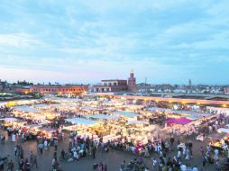 Yemaa al Fna. La plaza es la más concurrida de Marruecos, tanto por turistas como por sus habitantes. ESPECIAL / Wikimedia.org