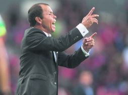 Regalo para La Fiel. El DT rojinegro señaló que la de ayer era una fecha ideal para festejar por completo. MEXSPORT /