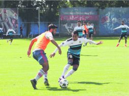 Edwin Hernández. El #6 de Chivas deberá estar atento por la pradera izquierda, para evitar que los santistas hagan daño. EL INFORMADOR / M. Vargas