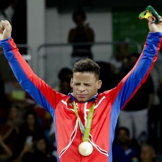 Luchador Ismael Borrero gana el primer oro de Cuba