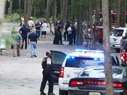 Los bomberos llegaron al lugar después del accidente pero no pudieron salvar a ninguna de las seis personas a bordo. AP / E. Nelson