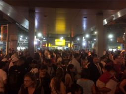 La Policía de Nueva York acudió a la terminal para realizar labores de apoyo e investigar el incidente. TWITTER / Chris Hummel