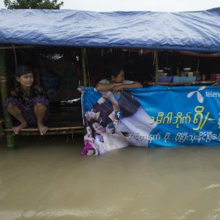 Evacuan a 430 mil personas en Birmania por inundaciones