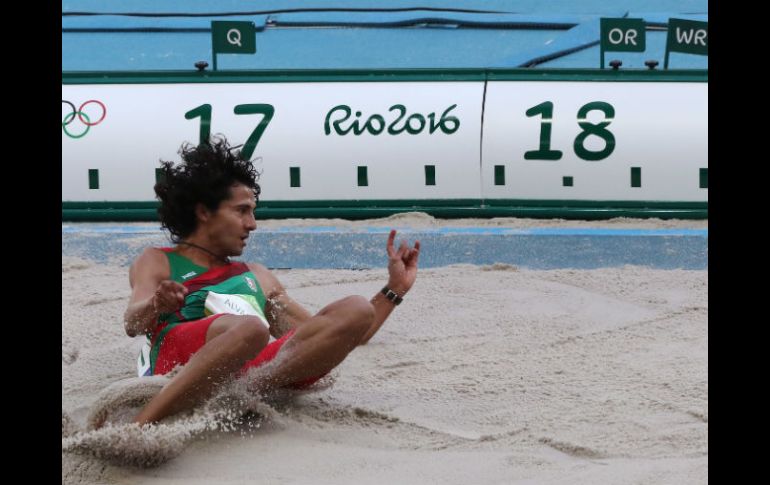 Álvarez termina en sexto lugar del Grupo A y décimo general en un gran día, pues progresa en su registro. AP / L. Jinman