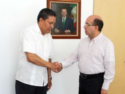 Fortino Vázquez (i) se comprometió a sumarse a las acciones institucionales que se realizan en Chamula. ESPECIAL / icosochiapas.gob.mx