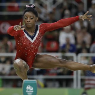 Simone Biles se queda sin el oro en viga de equilibrio
