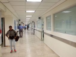 Así luce uno de los pasillos tras los cambios al nosocomio del Sector Hidalgo. EL INFORMADOR / M. Vargas