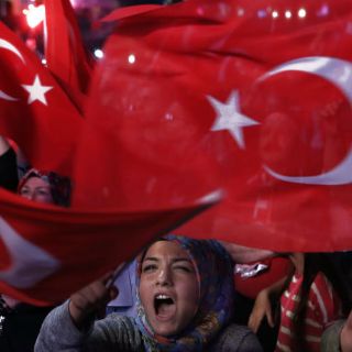 Policía turca registra 44 empresas relacionadas con Gülen