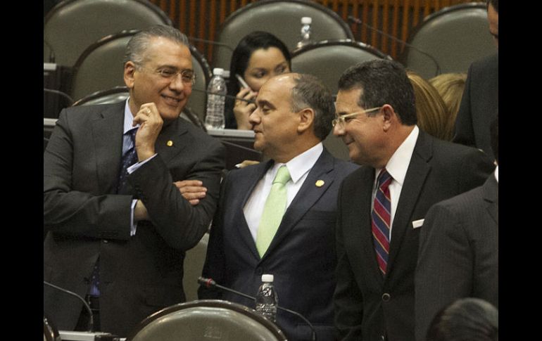 Añorve Baños (centro), fungía como secretario de Operación Política dentro del PRI. NTX / ARCHIVO