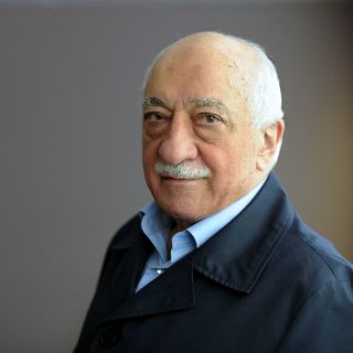 Turquía pide dos cadenas perpetuas para predicador Gülen