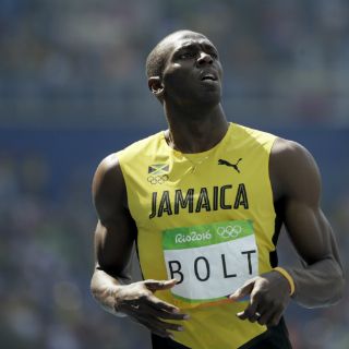 Usain Bolt clasifica a semifinales de 200 metros