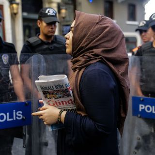 Turquía detiene a 17 periodistas de diario pro-kurdo