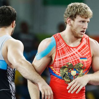 Armenia  gana oro en lucha grecorromana