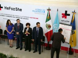 Imagen de la firma de convenio de Aristóteles y ONU. TWITTER / @AristotelesSD