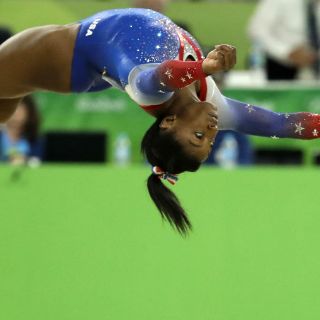 Simone Biles: Un salto por encima del destino