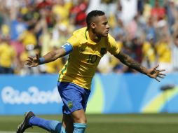 El gol se produjo cuando el jugador del Barcelona robó el balón al zaguero Johnny Palacios al borde del área. AP / S. Izquierdo