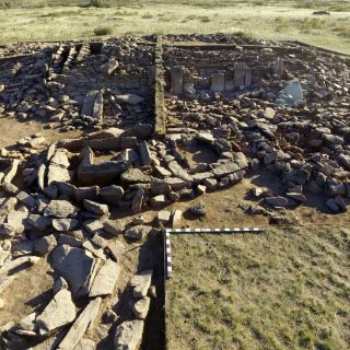 Hallan mausoleo en forma de pirámide de la edad de Bronce