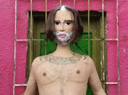 Se reprodujeron desde los tatuajes del cantante hasta las raíces blancas de su cabello. FACEBOOK / Piñatería Ramírez