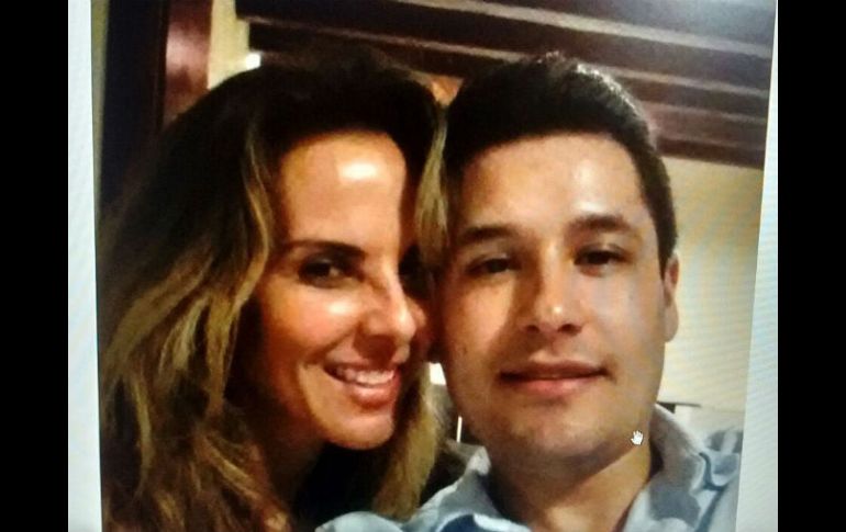 La foto habría sido localizada en el teléfono que se encontró abandonado luego del secuestro de Alfredo Guzmán. TWITTER / @Denise_Maerker