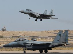 La coalición militar árabe efectuó ayer una veintena de incursiones aéreas y bombardeos en la provincia de Saada. AFP / F. Nureldine