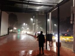 Algunos empleados tienen que recurrir al servicio de taxi o Uber ante el retraso de las unidades de transporte público. EL INFORMADOR / O. Álvarez