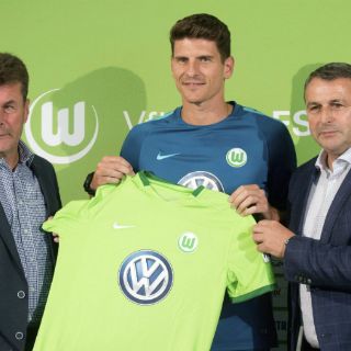 Mario Gómez firma hasta 2019 con el Wolfsburgo