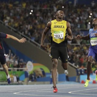 Bolt domina los 200 metros planos de Río 2016