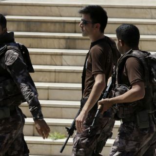 Ordenan arresto de 146 profesores por vínculos con Gülen