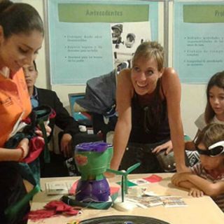 Diadema eléctrica permite mover objetos con la mente