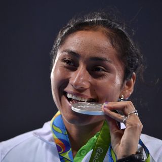 Equipo chino de marcha elogia a Lupita González