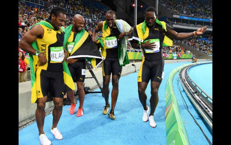 Con el cuarteto formado por Asafa Powell, Yohan Blake, Nickel Ashmeade y Bolt, Jamaica ganó con un tiempo de 37.27. AFP / F. Fife