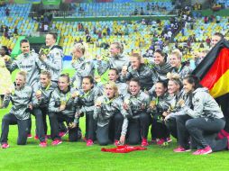 Festejo. El conjunto germano celebra con su medalla de oro conseguida ayer tras vencer en la Final a Suecia en el Maracaná. EFE / A. Ernesto