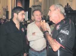 Magdaleno Mercado. El ex jugador de los rojinegros (derecha), recuerda que en los Clásicos le fue bien. EL INFORMADOR / E. Barrera