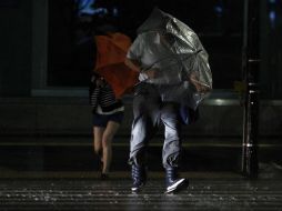 Pobladores toman sus precauciones ante los fuertes vientos y las tormentas. AFP / ARCHIVO