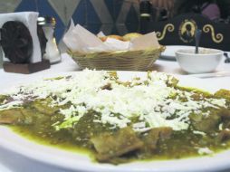 Además de los chilaquiles verdes, la carta también incluye sopes de crema y queso, chuchulucos Tacuba y quesadilla comalera. EL INFORMADOR / F. González