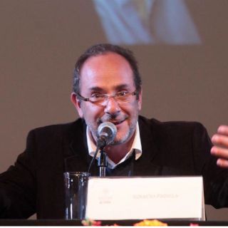 Dan último adiós al escritor Ignacio Padilla